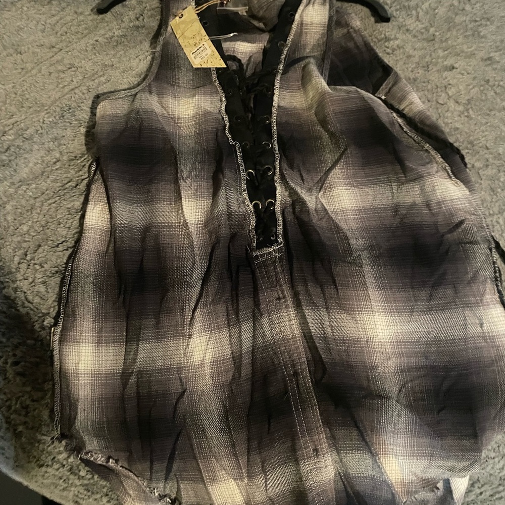 Sleeveless plaid top